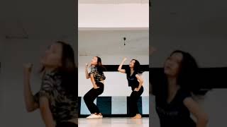 Jhoome Jo Pathaan dance #jhoomejopathaan #youtubeshorts #dancevideo #viralvideo #trending #viral