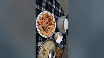 Cơm quê thỉ rất giản đơn   Tô canh chén mắm tí tôm ram giòn kkk