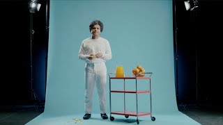 Video voorbeeld van "Helado Negro - 'La Naranja' (Official Video)"