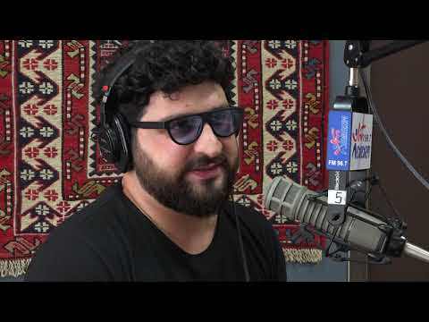 ვახო ბიჭიკაშვილი რიგით მე-2 სიმღერის პრემიერით რადიოჰოლდინგ \"ფორტუნას\" ესტუმრა