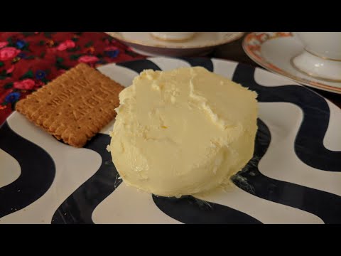 וִידֵאוֹ: למה חמאה מלוחה לעומת חמאה לא מלוחה?