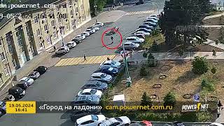 Самокатчик сбил пешехода г. Волжский, Комсомольская площадь перед ДК ВГС 19-05-2024 16-41