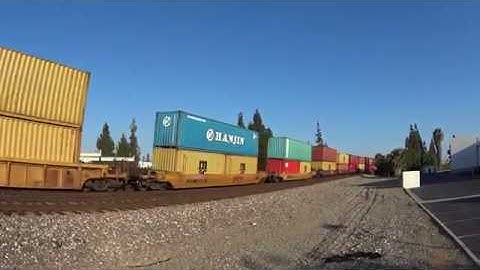 BNSF intermodal with Fakebonnet and Warbonnet Dash 9 and DPU