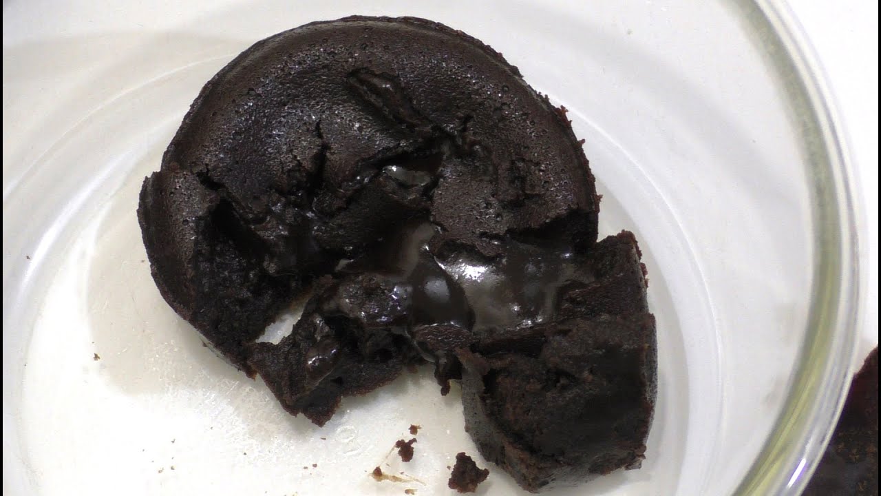 Cake with melting chocolate core - YouTube