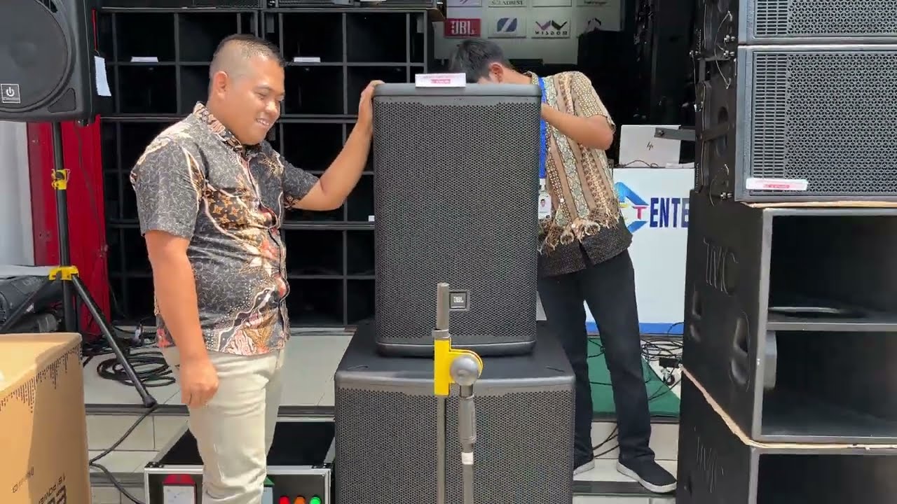 UNBOXING DAN REVIEW SUBWOOFER JBL EON 718S