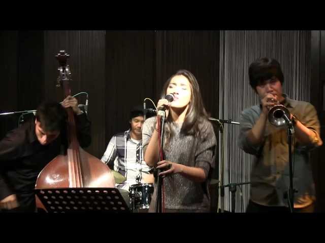 Barry Likumahuwa DATJ ft Monita Tahalea - We Found Love @ Mostly Jazz 13/04/12 [HD] class=