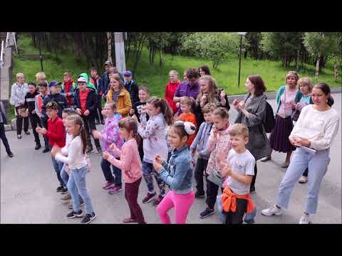 Счастье, солнце, книга, дружба – вот что детям летом нужно!
