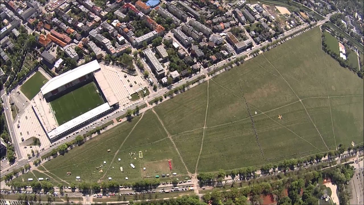 SKOK SPADOCHRONOWY NA KRAKOWSKIE BŁONIA