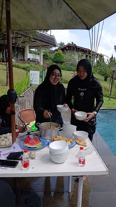 Amunisi bakso untuk yg renang...dingin dingin makan yg panas panas lagi pedes nampol di mulut#fyp