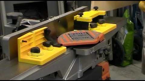 Magswitch Workholding System Vertical Featherboard and Resaw Guide | Magswitch Technology