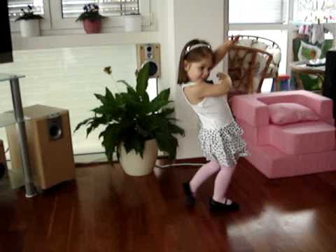 Sarah dançando