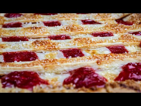 Video: How To Make A Cherry And Rhubarb Pie