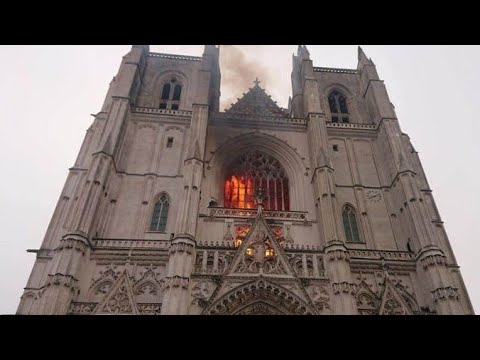 DIEGO FUSARO: 21 incendi in due anni. Chi brucia le chiese in Francia e perché? Ipotesi inquietanti