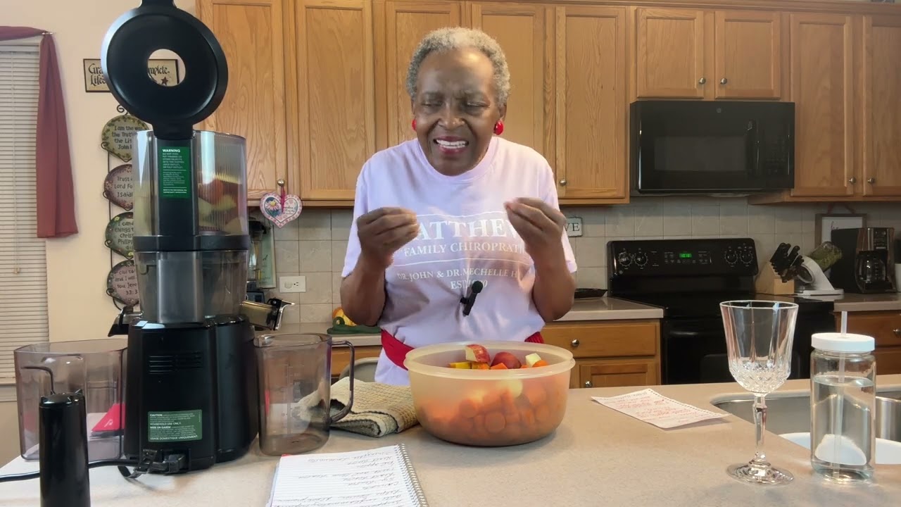 🌟День 15 февраля: Красный цвет для женщин: Зажгите свое сердце этим сияющим соком из золотистой с...