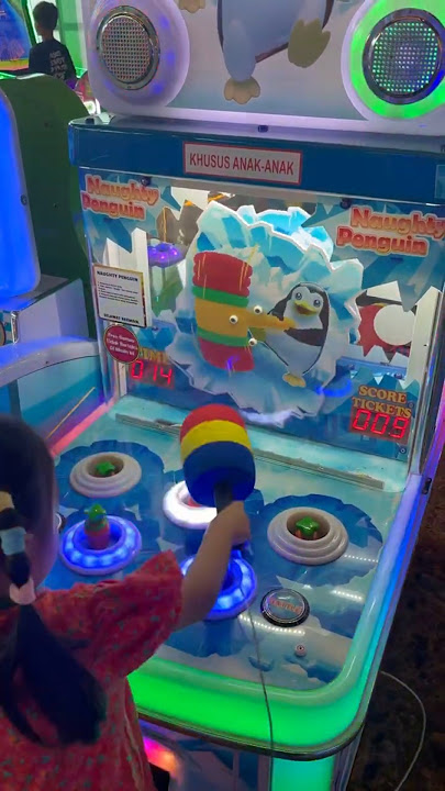 Kalo ini odong odong pukul katak 🐸seru banget permainan nya yuhuuu 🤩