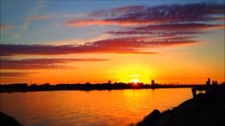 Sunset, slowmotion(Парк 300-летия Санкт-Петербурга, 5 июня 2012, снято на iPhone 4s Автор: Зернов Дмитрий Музыка: Шнитке - Время вперед!, 2012-06-06T11:18:56.000Z)