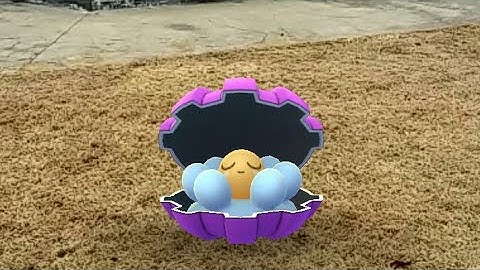 My first shiny Clamperl