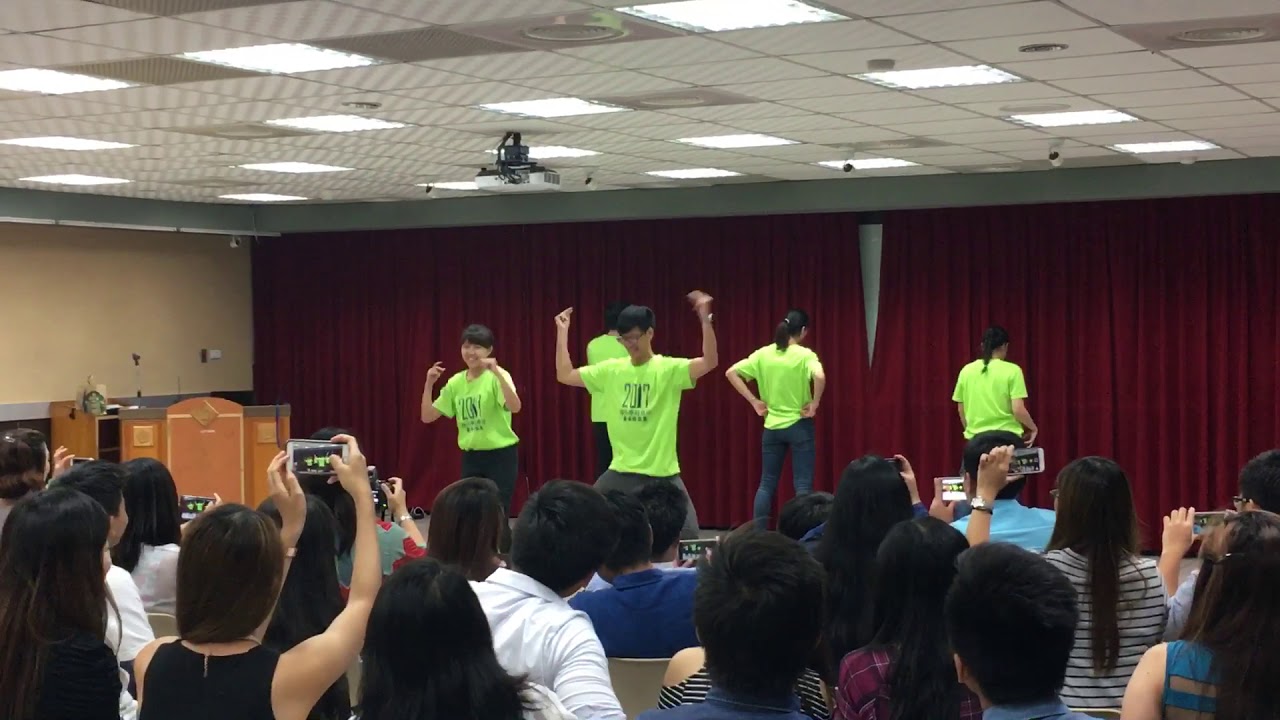 Taiwanese dances Gummy Bear