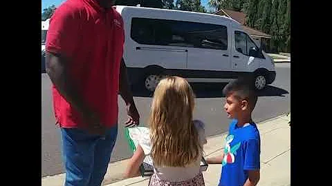 Little girl thinks Shaq is Michael Jordan 😂