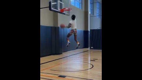 Thumbnail of SoLLUMINATI windmill dunk #shorts