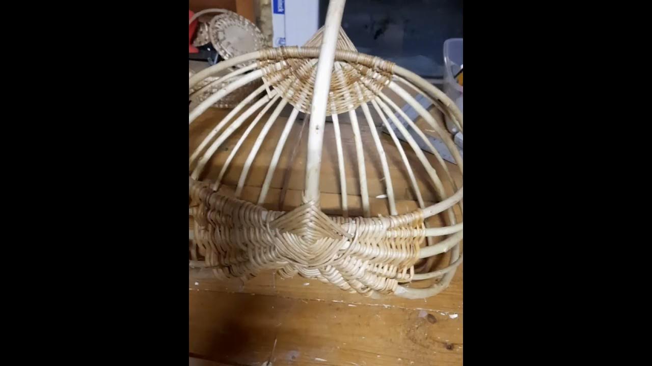 Плетеное лукошко из лозы и корней. - YouTube