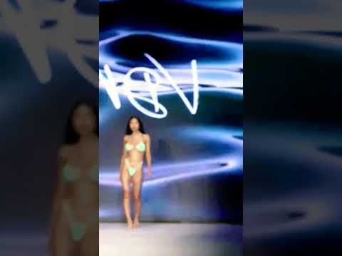 Азиатская Модель в Бикини | Подпишись! #shorts #девушка #модель