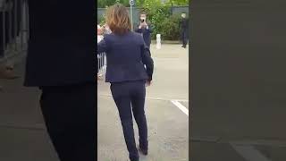 رئيس فرنسا يضرب من قبل مواطن فرنسي .ههههههه