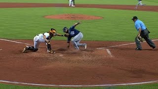 SD@PIT: Ramirez singles to left, plates Schimpf