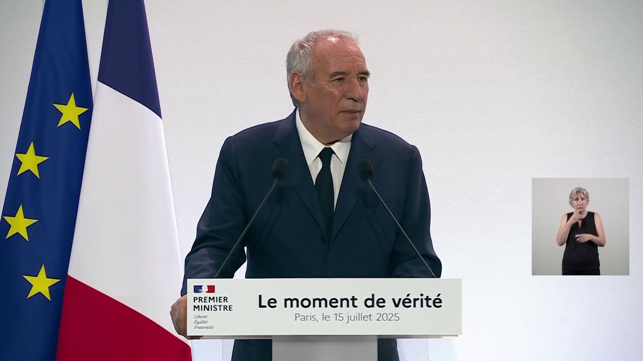 François Bayrou propose la suppression de deux jours fériés - YouTube