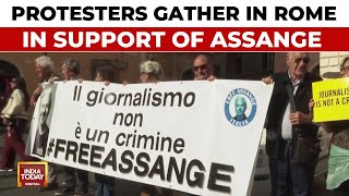 Protesters Gather In Front Of The Pantheon In Rome In Support Of Wikileaks Founder Julian Assange