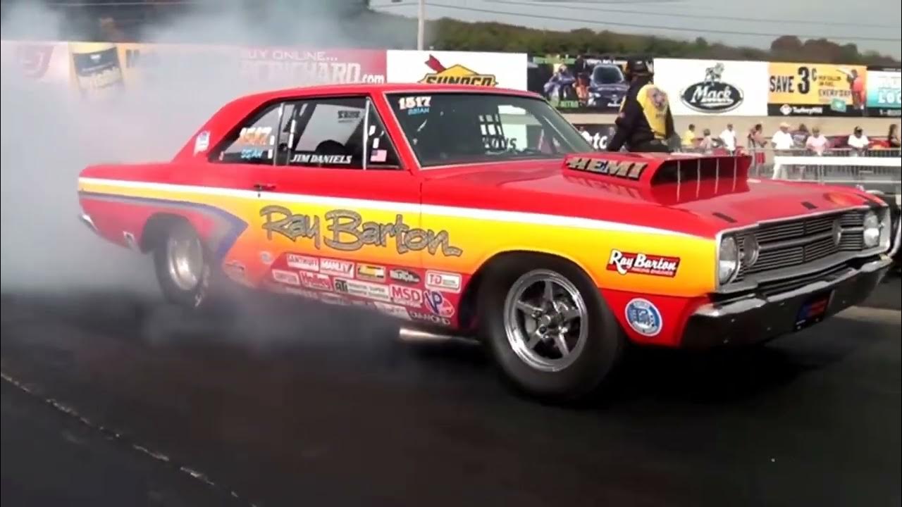 Jim Daniels drives Ray Barton '68 Hemi Dart YouTube