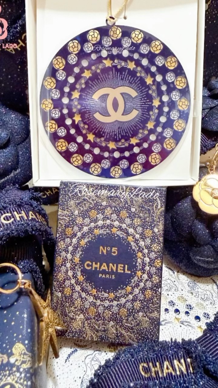 CHANEL HOLIDAY 2025 ORNAMENT, a gift with purchases at store