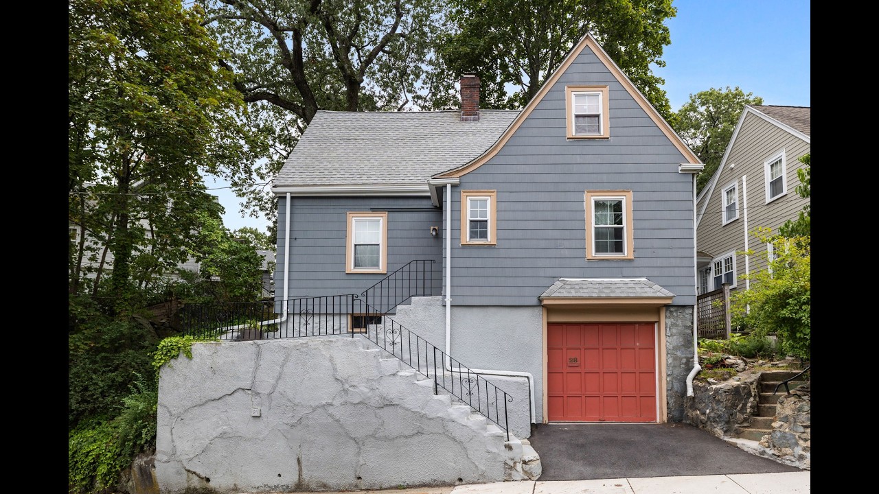 Must See Cape in Malden | 28 Murray Hill Rd