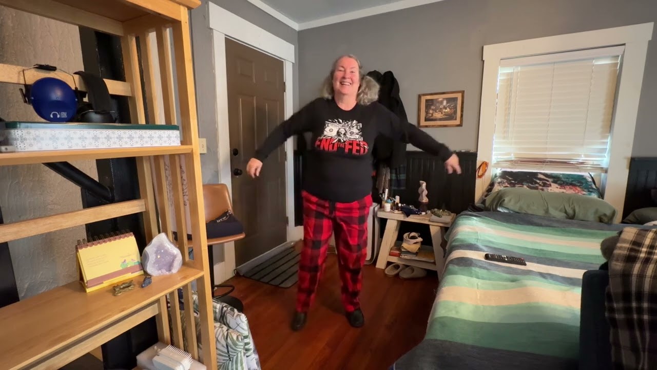 JIGGLE BUTT: Dime a dozen. #dance #originalsong  #seniorhealth @SpiralSister