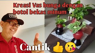 Kreasi vas bunga dengan menggunakan botol bekas.