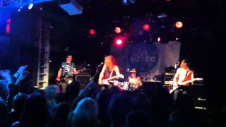 Jettblack - Slip It On (Live @ Relentless Garage, London 2012)