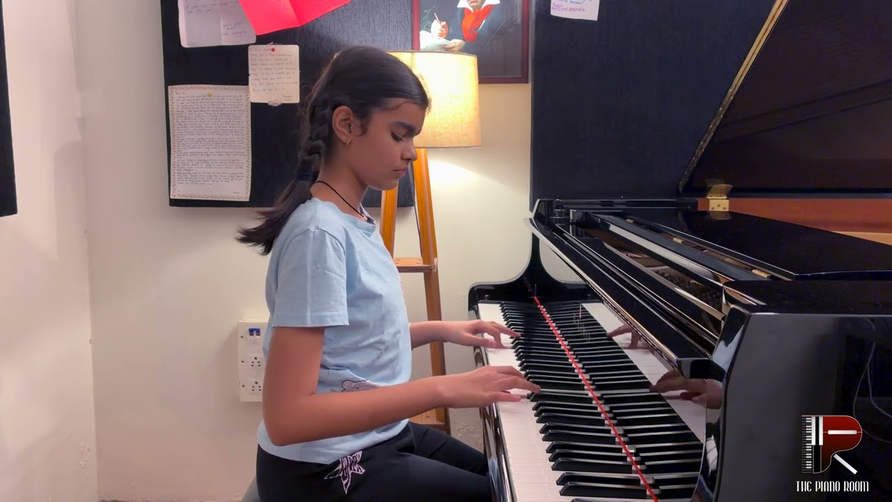 MInuet in D min | J S Bach | Rushvi | The Piano Room