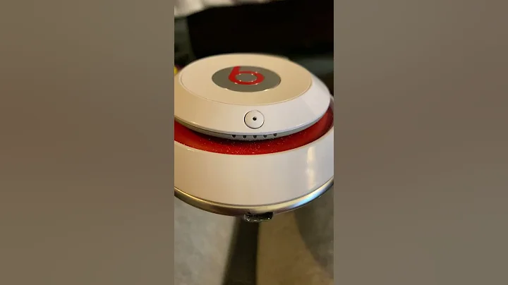 Beats studio 3 won’t pair by Bluetooth please help! Not sure what light mean