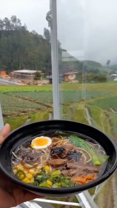 LAGI MAKAN SAMBIL MELIHAT PEMANDANGAN PAGI BERKABUT | HALU STORY #shorts #storyhalu #storyig#storywa