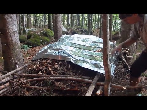 No Sleeping Gear Challenge Survival Night 3: Emergency Blanket Only
