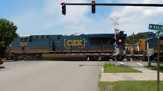 Fast moving CSX Intermodal screams trough Fonda