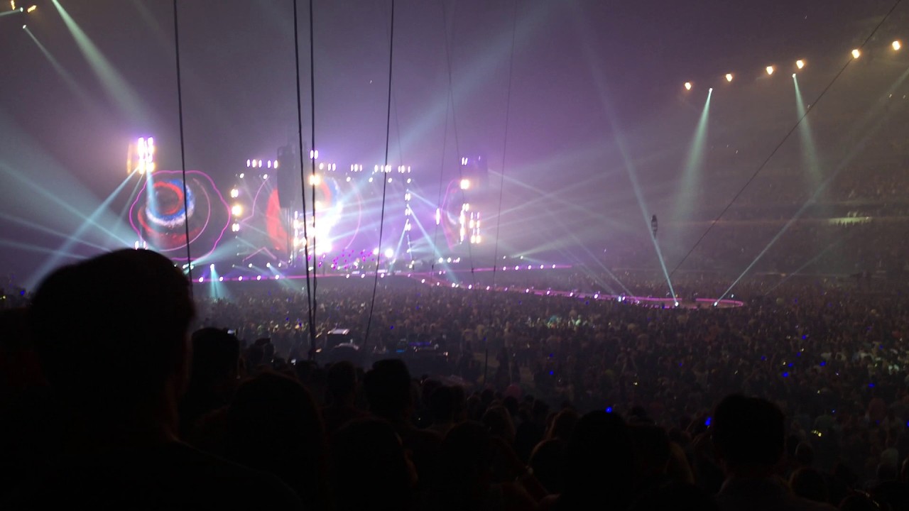 Viva la Vida + Adventure of a Lifetime - Coldplay (08/27/2016)