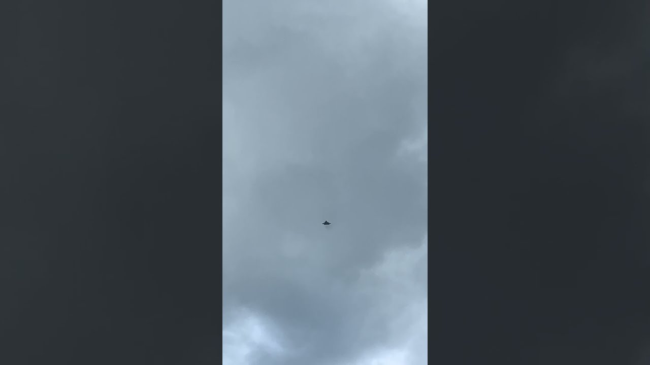 Ever Seen An F 22 Hover Before Airshow Shorts Trending Military Planespotting