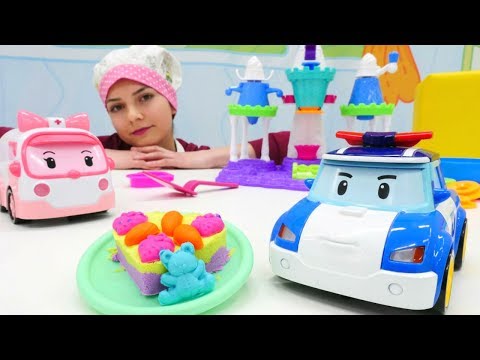 Amber'in doğum günü. Robocar Poli oyuncak pasta yapıyor.