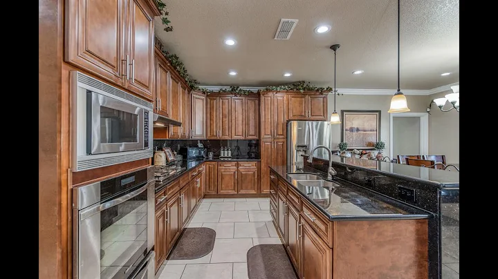 GORGEOUS 5 bedroom Home in Parlier CA