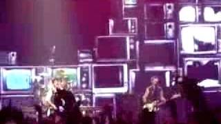 Green Day - American Idiot [Live @ Palacio de los Deportes, Madrid 2009]