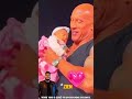 Kyk wat doen hierdie pa vir The Rock! 👇🔥