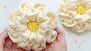 Вяжем крючком объёмный цветок 🌼💛 МК. Легко и красиво. Beautiful (3d) flowers 🧶 Crochet with 💞