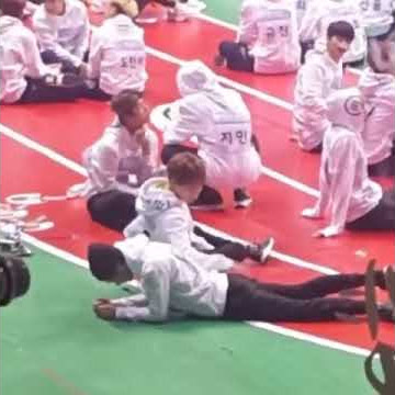 [ISAC 2017] 170116 JUNGKOOK TAPPING TAEHYUNG'S BUTT