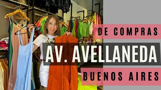 DE COMPRAS POR AVENIDA AVELLANEDA, BUENOS AIRES